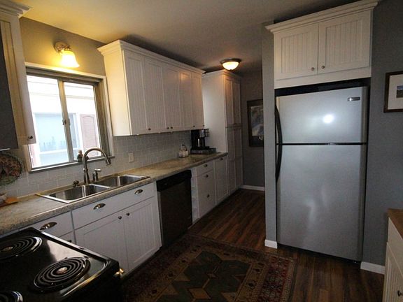 3rd image of 33152 Hunt Dr