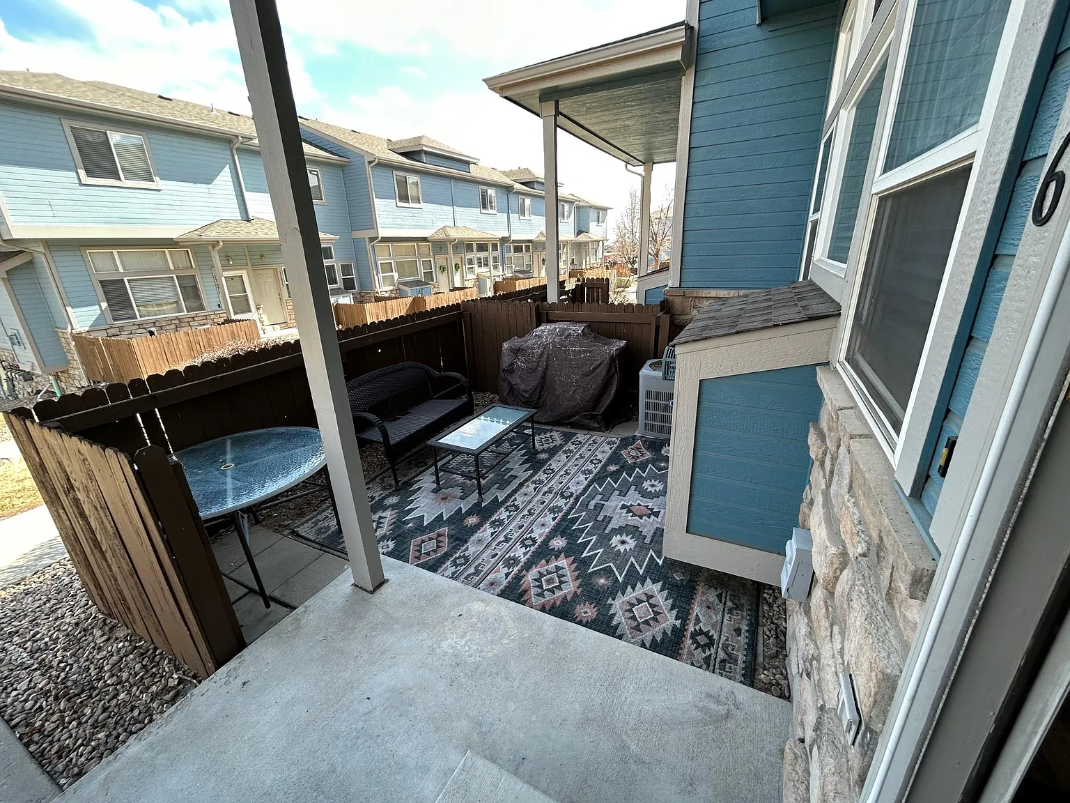 2 bed, 2.5 bath, 1260 sqft, $2,400 — Photo 2