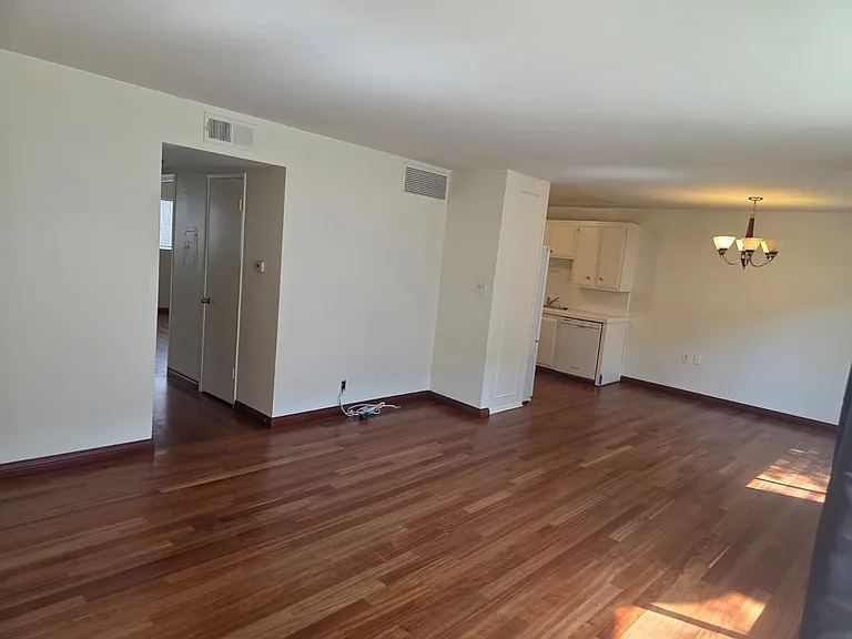 18601 Collins St #D7 — Photo 5