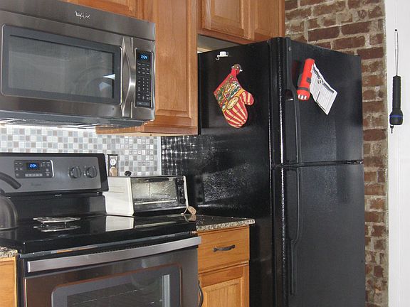 5th image of 433 Burgundy St #3