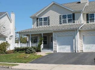 254 Rivendell Ct, Melville, NY 11747