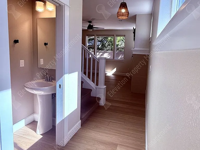 790 NE Isabella Ln — Photo 4