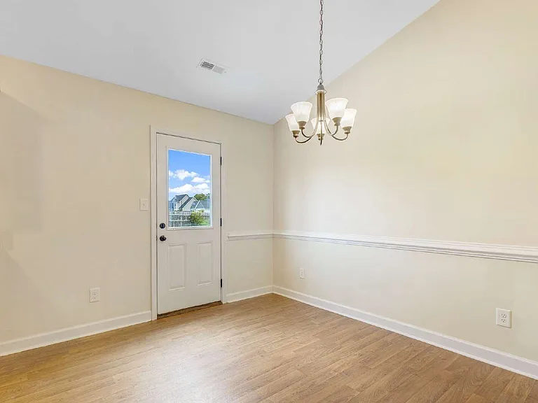 102 Bridgeport Dr — Photo 9