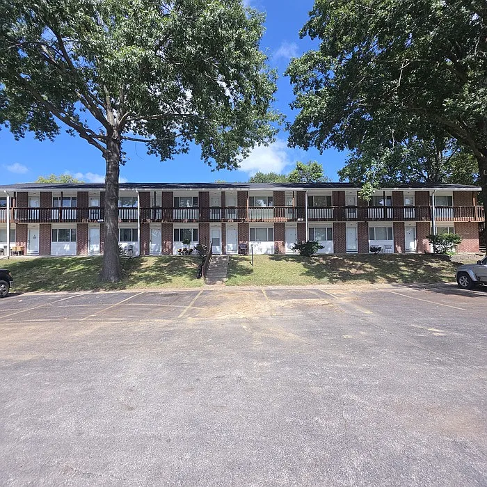 1 bed, 1.0 bath, $825 — Photo 2