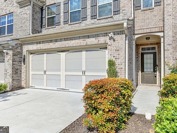 3rd image of 7245 Heritage Oak Ct