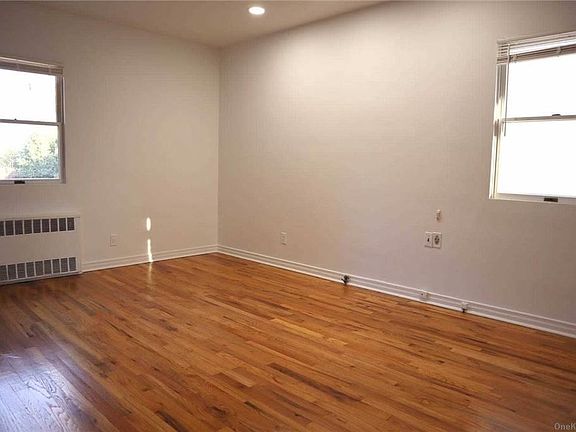5th image of 57-21 E Hampton Blvd