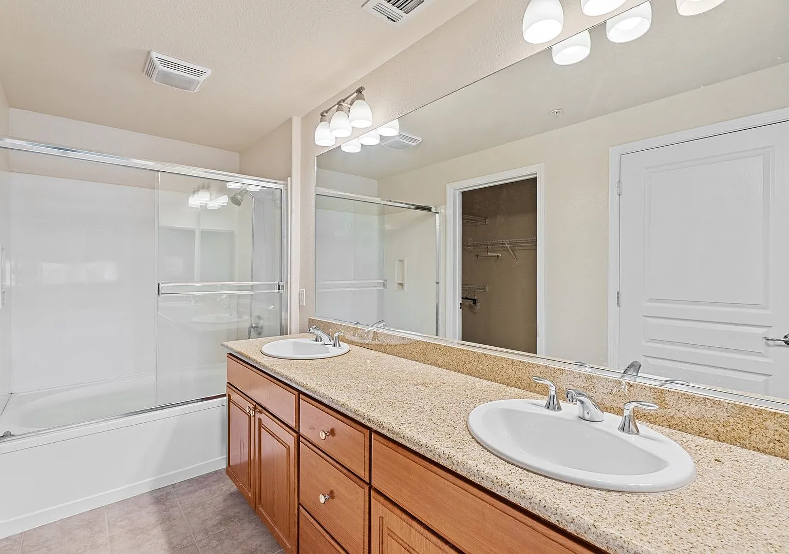 Exclusive Penthouse Unit In Mission Terrace Overlooks The Pool! — Photo 2