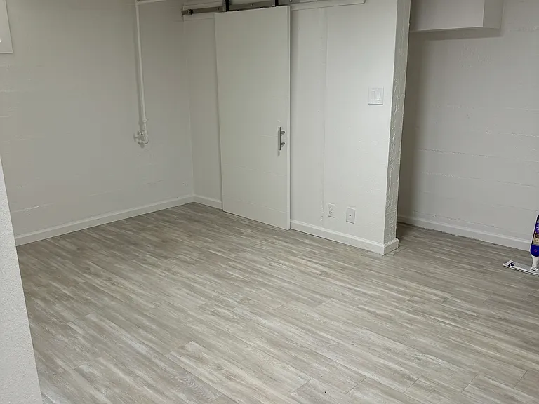 643 Thoma St #B — Photo 7