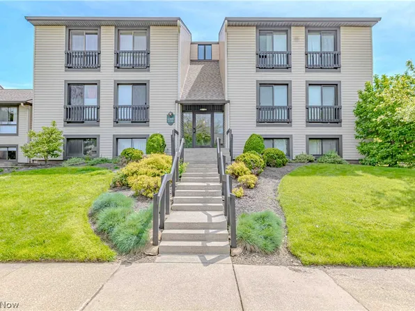 6300 Greenwood Pkwy APT 402, Northfield, OH 44067