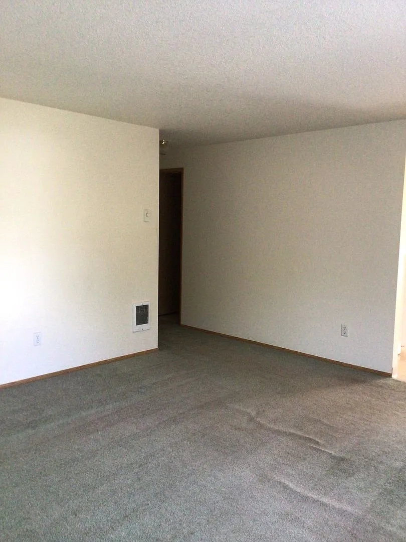 Stein Estates: Three Bedroom Ranch Style Home — Photo 4