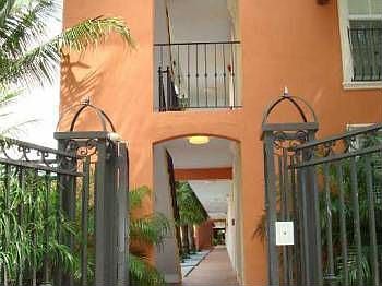 5th image of 3245 Virginia St APT 40