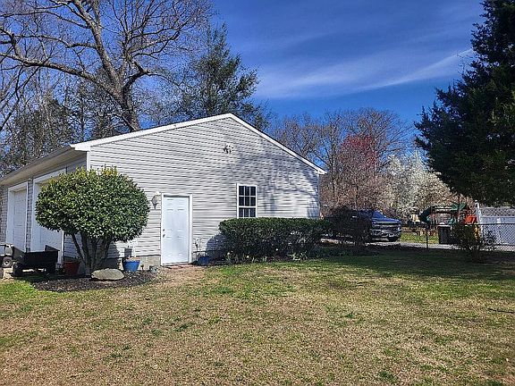 3rd image of 8408 Maryland Rd