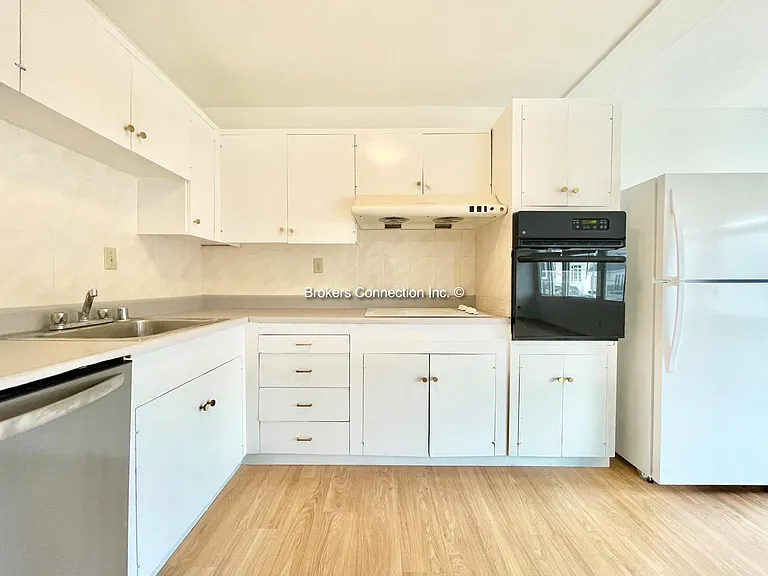 1649 12th Ave #8 — Photo 4