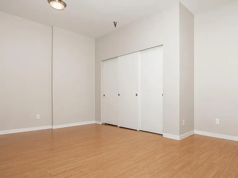 100 on 6th *Limited Time Concession: Now Offering 1 Months Free Rent* — Photo 19