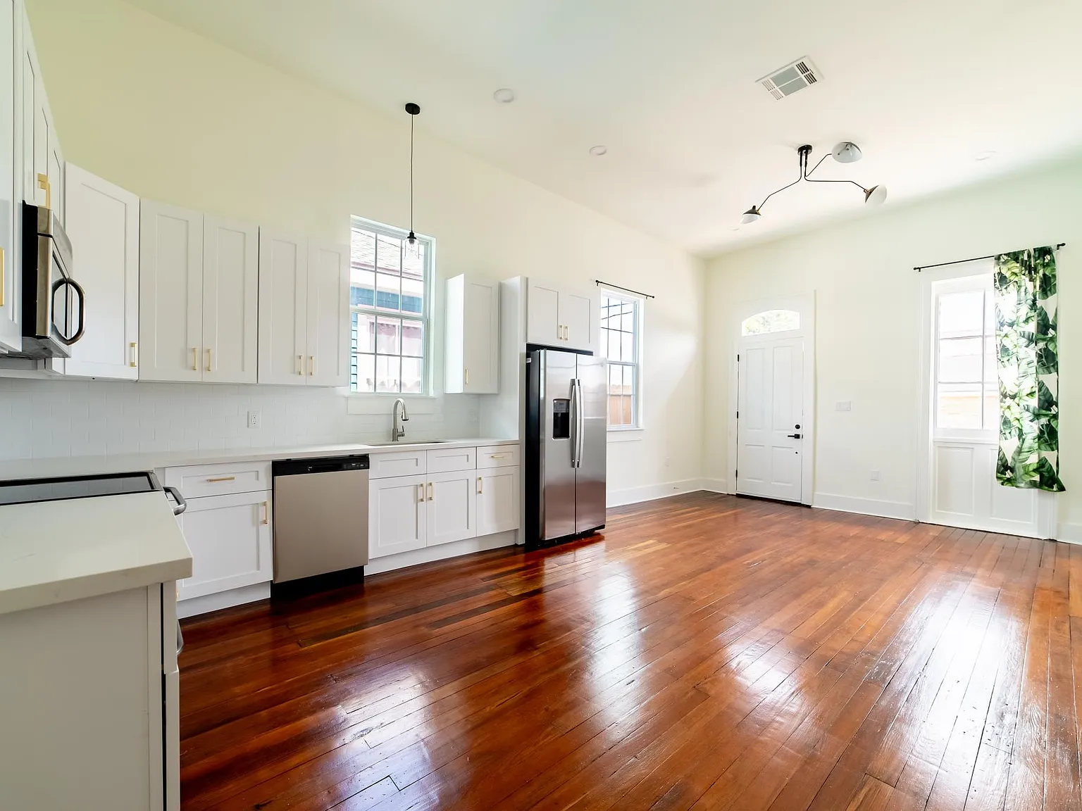 2345 N Claiborne Ave — Photo 4