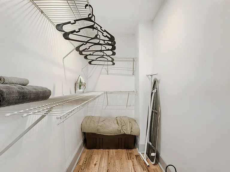 988 Coleman St SW — Photo 17