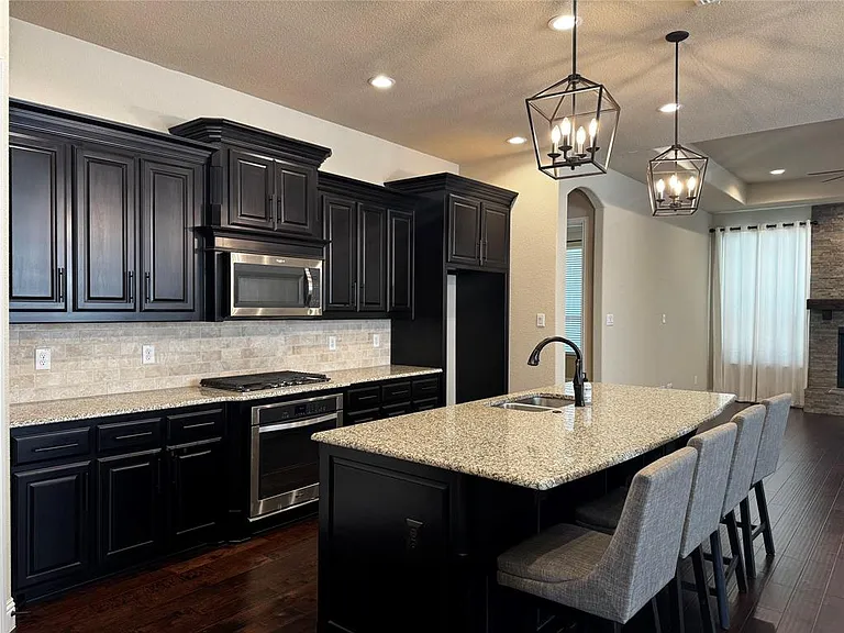 6829 Westbury Dr — Photo 4