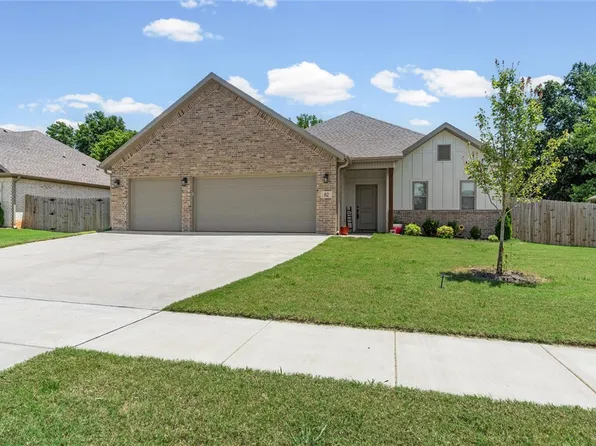 94 N Sheep Dog Ave, Farmington, AR 72730