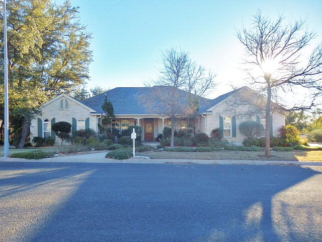 1st image of 215 Ellebracht Dr