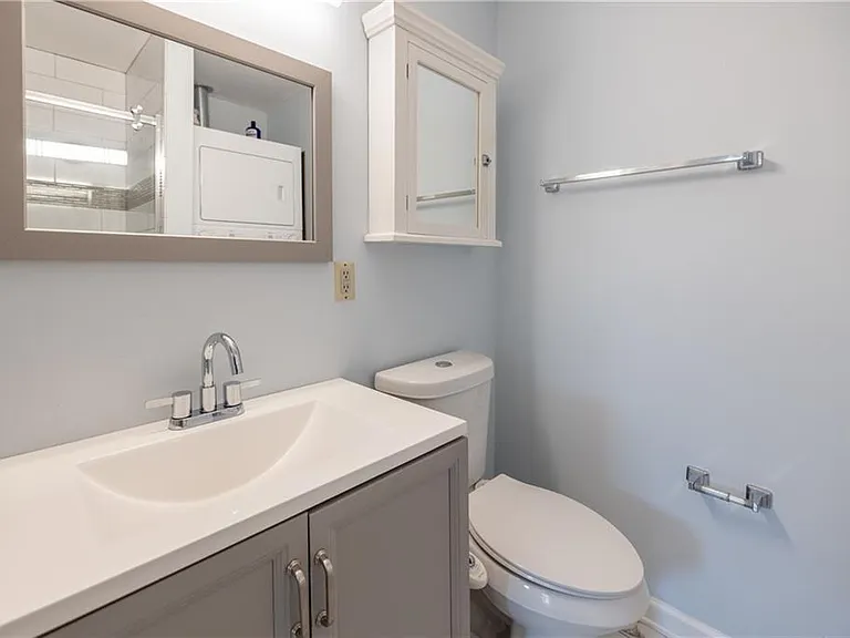 897 Argonne Ave NE #4 — Photo 8