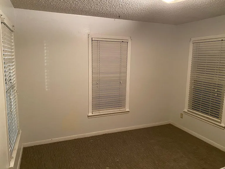 3rd Bedroom (11'x11')