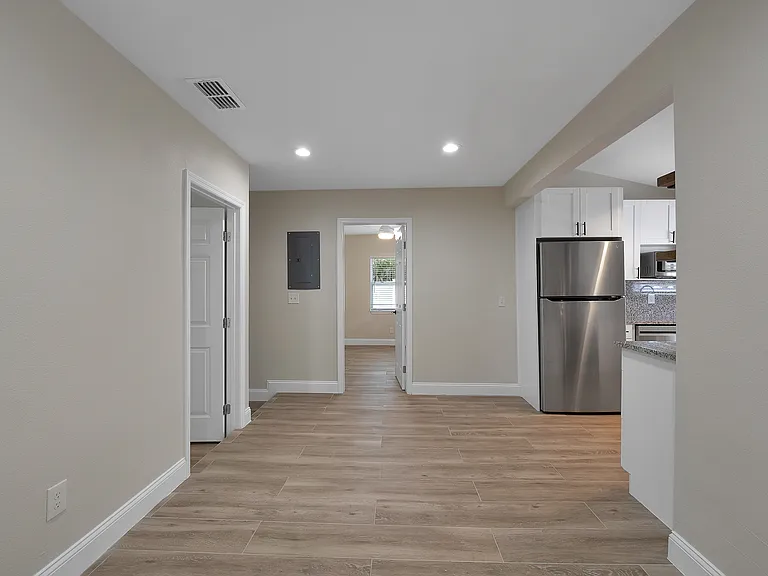 2509 W North B St — Photo 12