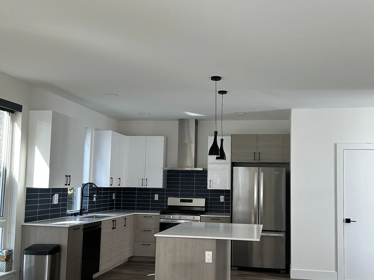 3 bed, 1958 sqft, $3,995 — Photo 3