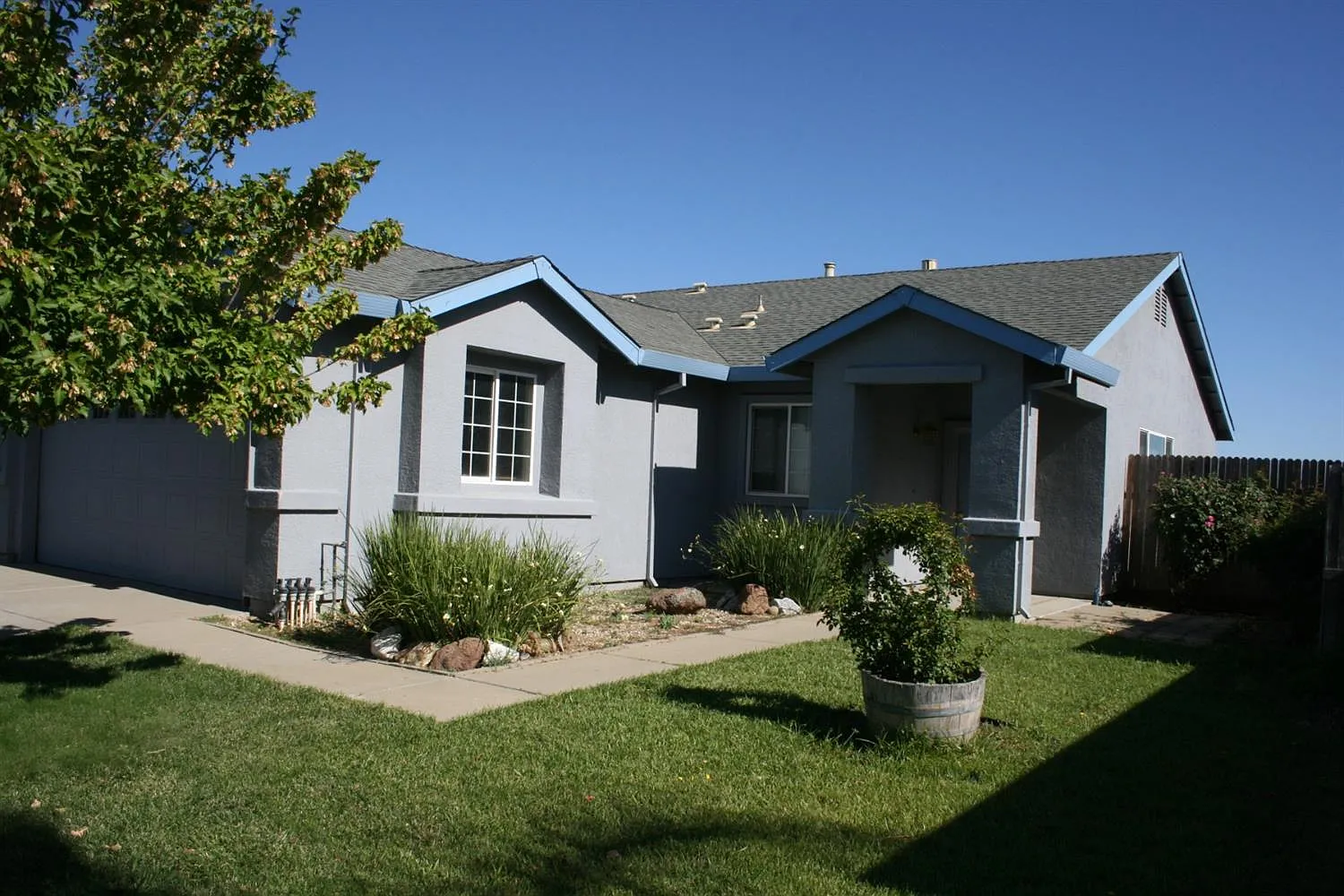 2169 Roberta Ave photo 1