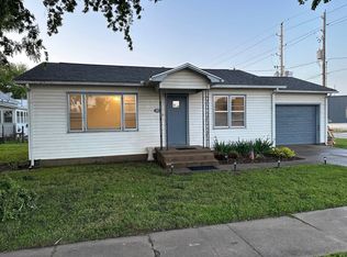 817 6th St, Oswego, KS 67356