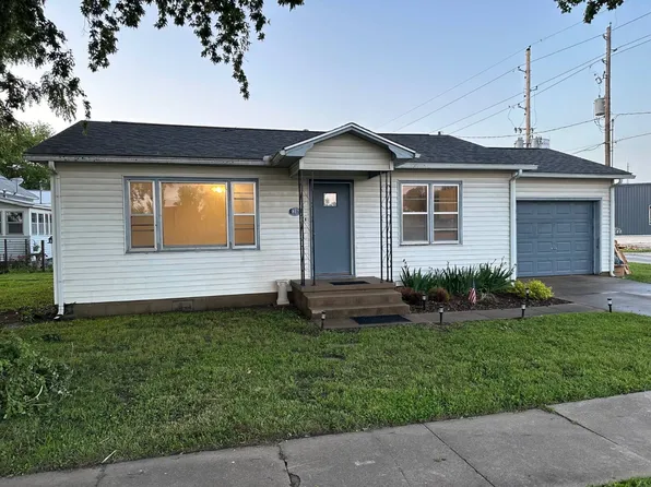 817 6th St, Oswego, KS 67356