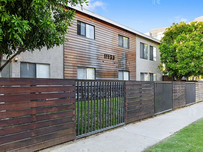 (An/Ji/Yo:B) 11133 Cumpston Street — Photo 2