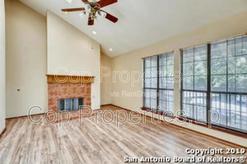 2 bed, 1.0 bath, $1,025 — Photo 2