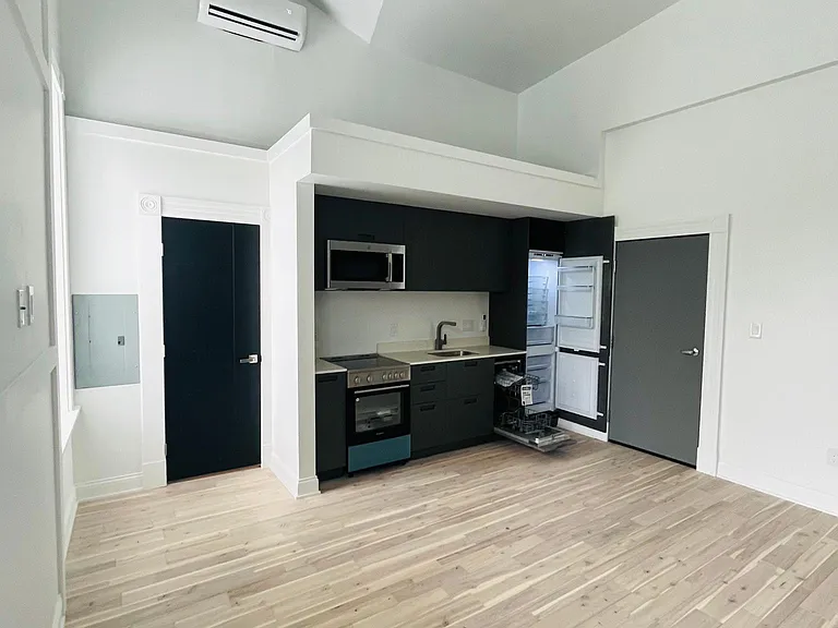 601 York St #4 — Photo 3