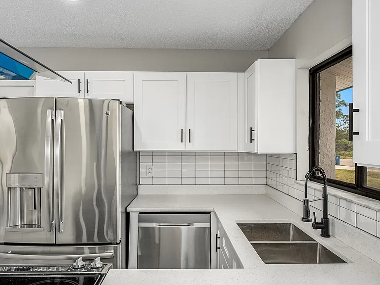 1430 Valerius St SE — Photo 14