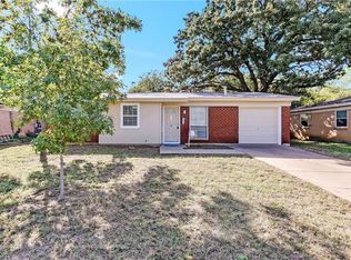 925 Jerry Ln, Bedford, TX 76022