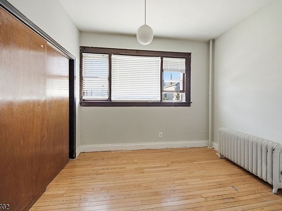 5th image of 288 Devon St