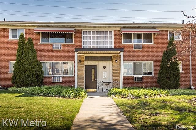 1st image of 3104 Linwood Ave Unit 22