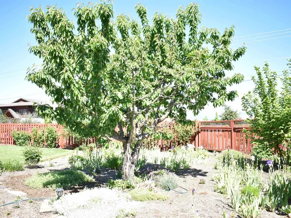 Nna Walnut St, Sandpoint, ID 83864