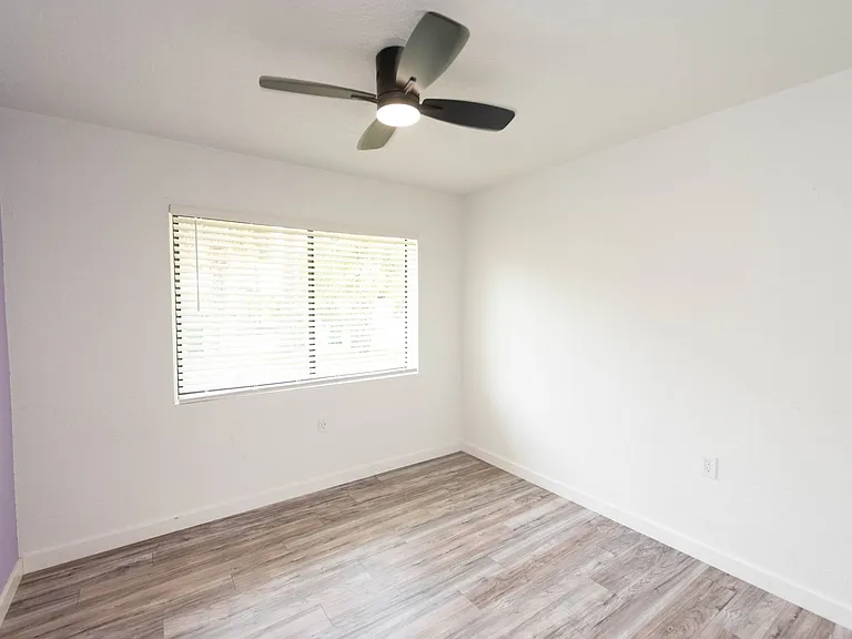 347 S Lakeside Dr — Photo 10