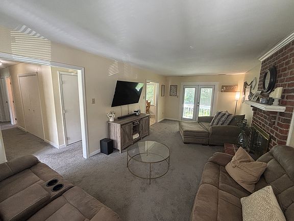3rd image of 6168 Winding Hills Dr