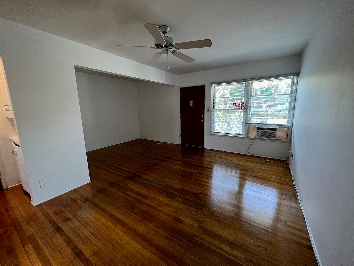 Building Photo - 2512 Montana Ave #11