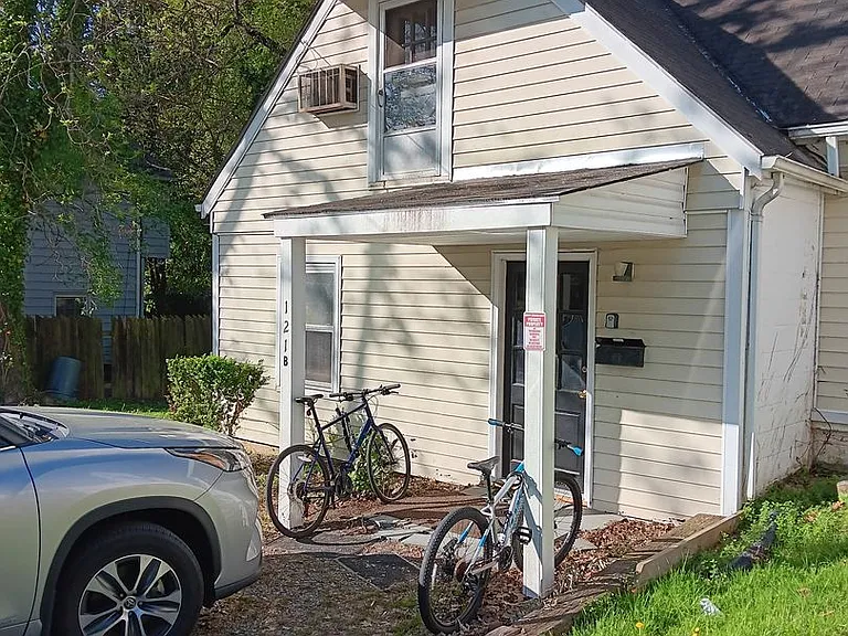 121B Harmon St — Photo 1