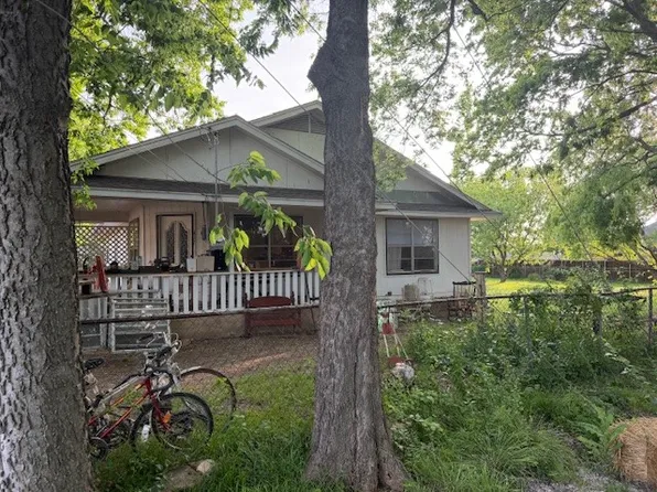 417 W Huffman St, Krum, TX 76249