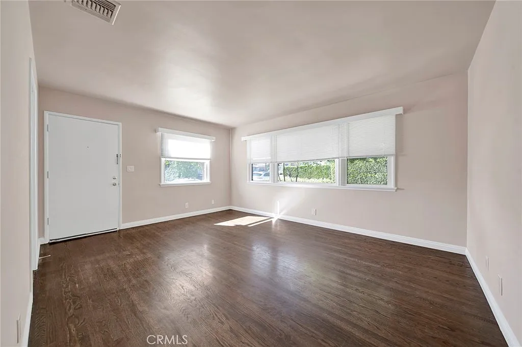 2 bed, 800 sqft, $2,995 — Photo 3
