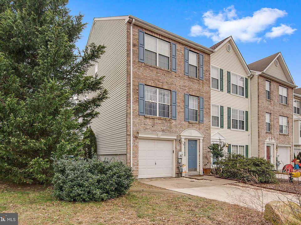 1st image of 148 Versailles Ct