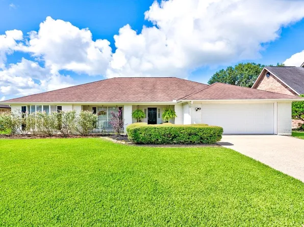 509 King George Dr, Port Neches, TX 77651