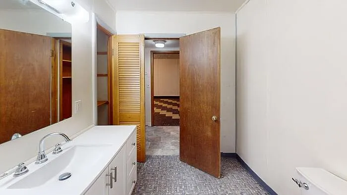 5 bed, 3.0 bath, $2,099 — Photo 3