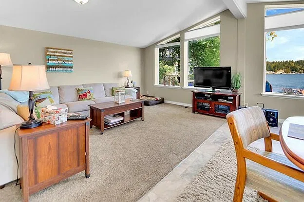 2 bed, 1.0 bath, 1300 sqft, $3,000 — Photo 4