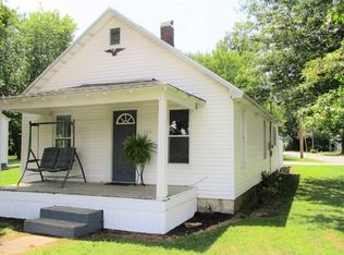 139 N Stanford Rd, Flora, IL 62839