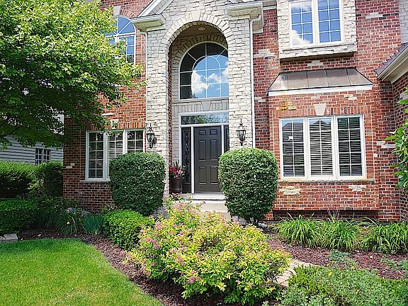 2nd image of 2211 Glouceston Ln